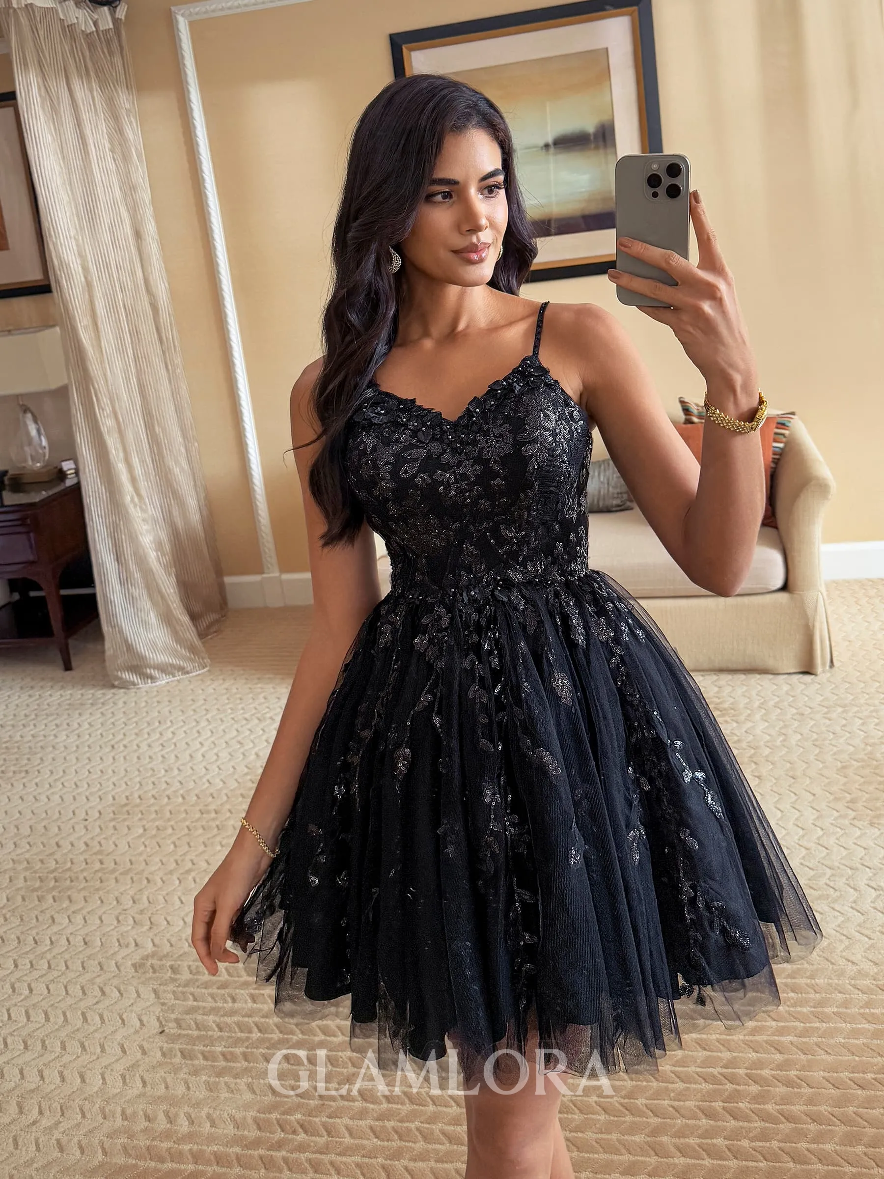 Fashion Ball-Gown V-Neck Appliques Lace Short/Mini Tulle Dress