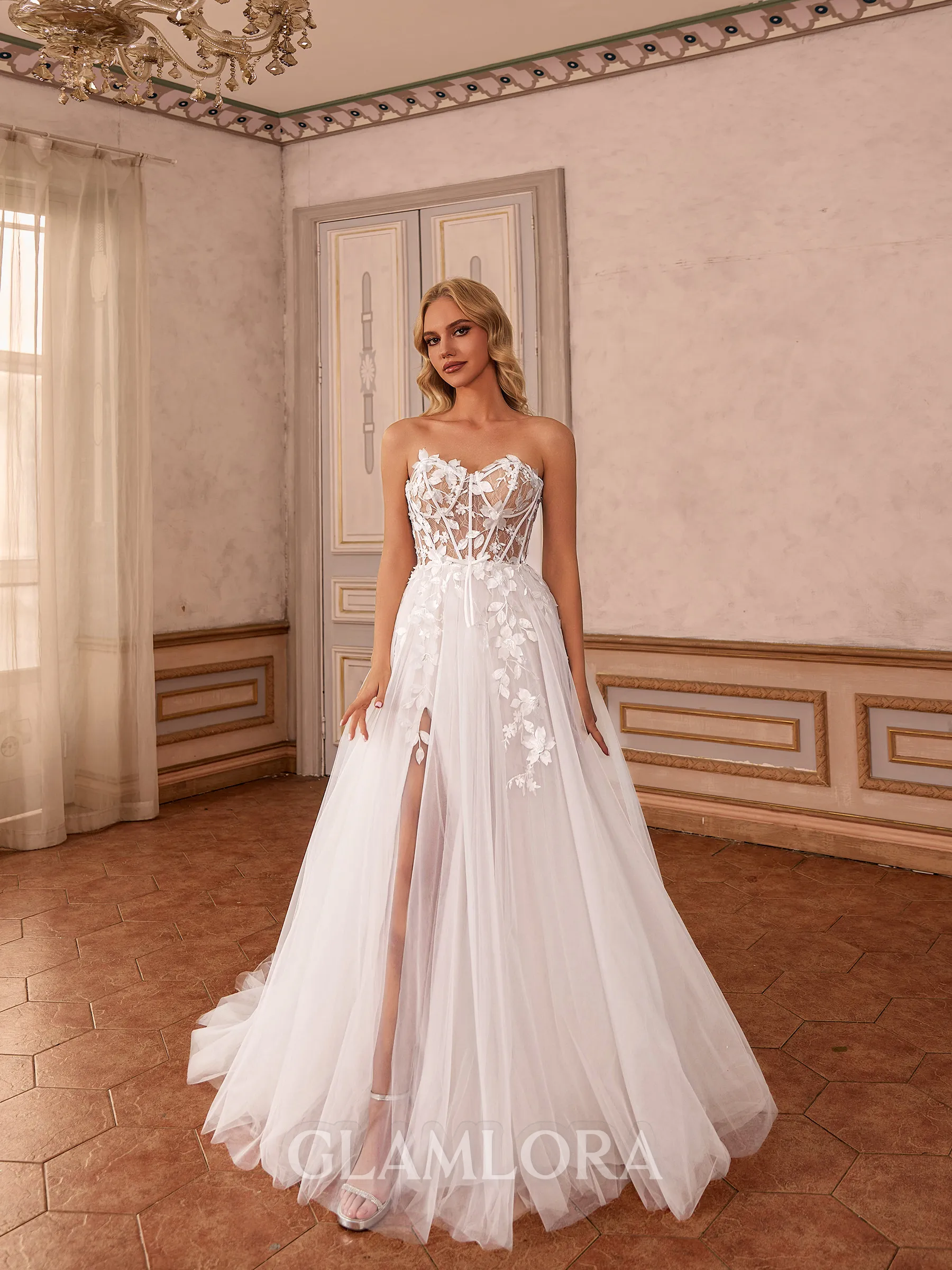 Luxurious A-line Sweetheart Appliques Lace Court Train Tulle Corset Wedding Dress