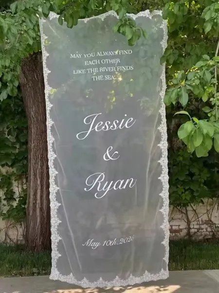 Custom Romantic Lace...