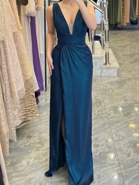 Enchanting Sheath V-Neck...