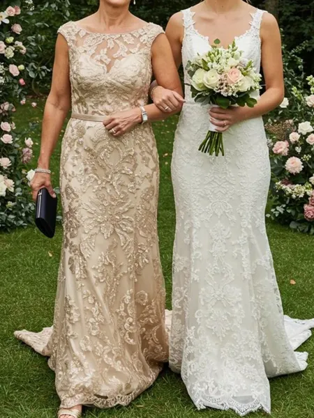 Immaculate Sheath Bateau...