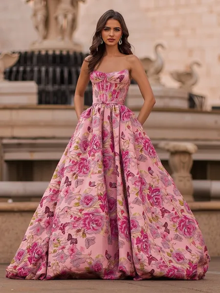 Aristocratic Ball-Gown...